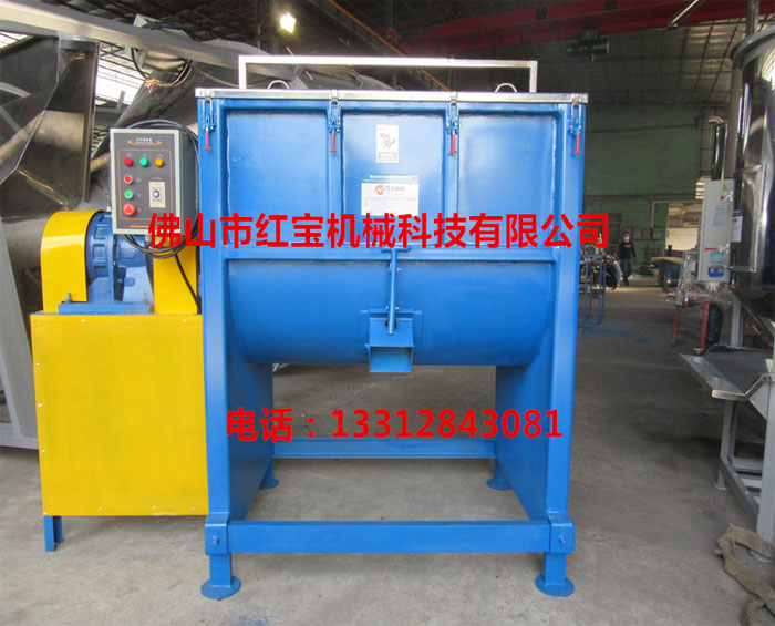 清遠(yuǎn)一家臺(tái)資企業(yè)使用1.5T臥式攪拌機(jī)，專門用于拌色料